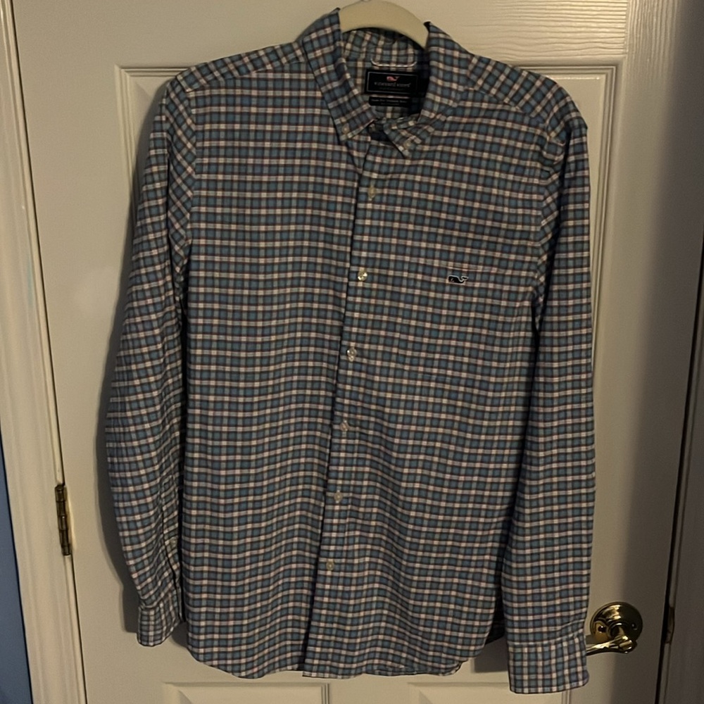 Vineyard Vines Performance medium button down shirt. - Picture 6 of 8